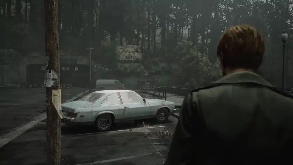 El remake de Silent Hill 2 ha llegado en octubre de 2024 para cautivar tanto a los veteranos del género de terror como a nuevos jugadores. Descubre los cambios gráficos, las mejoras en la jugabilidad y por qué sigue siendo un clásico imprescindible. Lanzamiento de Silent Hill 2: Lo que debes saber El esperado remake de Silent Hill 2 finalmente está aquí, trayendo de vuelta una de las historias más icónicas del terror psicológico. Este lanzamiento ha generado una gran expectativa en la comunidad gaming, especialmente por la manera en que reimagina el clásico de 2001. La evolución gráfica del remake de Silent Hill 2 La principal mejora que los fans notarán al instante es la increíble evolución gráfica. Usando tecnología moderna como el ray tracing, el remake crea una atmósfera aún más perturbadora que la original. Los efectos de niebla, los detalles en los personajes y la iluminación son mucho más realistas, intensificando el sentimiento de aislamiento y tensión que caracteriza a la saga. Mejoras en la jugabilidad y en la narrativa Si bien la trama sigue fiel al original, la jugabilidad ha sido modernizada. Controles más intuitivos, mecánicas de combate refinadas y nuevas formas de interacción con el entorno hacen que la experiencia sea más fluida. Además, los jugadores podrán disfrutar de una IA mejorada en los enemigos, quienes ahora reaccionan de manera más inteligente y desafiante. Los cambios en los personajes y la ambientación James Sunderland, el protagonista, ha sido rediseñado para transmitir aún más emociones a través de su expresión facial y gestos, lo que permite una inmersión más profunda en la trama. La ciudad de Silent Hill también ha recibido una renovación significativa, manteniendo su esencia, pero con detalles que mejoran la atmósfera de misterio y horror. ¿Por qué Silent Hill 2 sigue siendo un referente del terror psicológico? El remake no solo se centra en mejorar lo visual, sino también en mantener la esencia del horror psicológico que definió el juego original. La exploración de temas como el trauma, la culpa y la desesperación sigue siendo central, lo que permite que nuevos jugadores y fans antiguos experimenten una narrativa emocionalmente impactante.